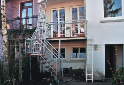 Balkonkonstruktion-mit-Gartentreppe-Nachher_g